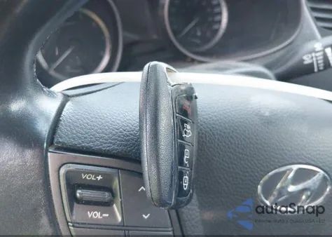 2017 Hyundai Santa Fe Sport 2.4 Luxury from USA, damaged, VIN 5XYZUDLB8HG442370